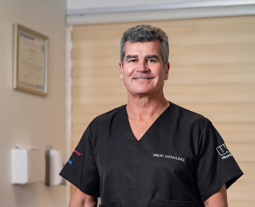 Dr. Álvaro Dowling